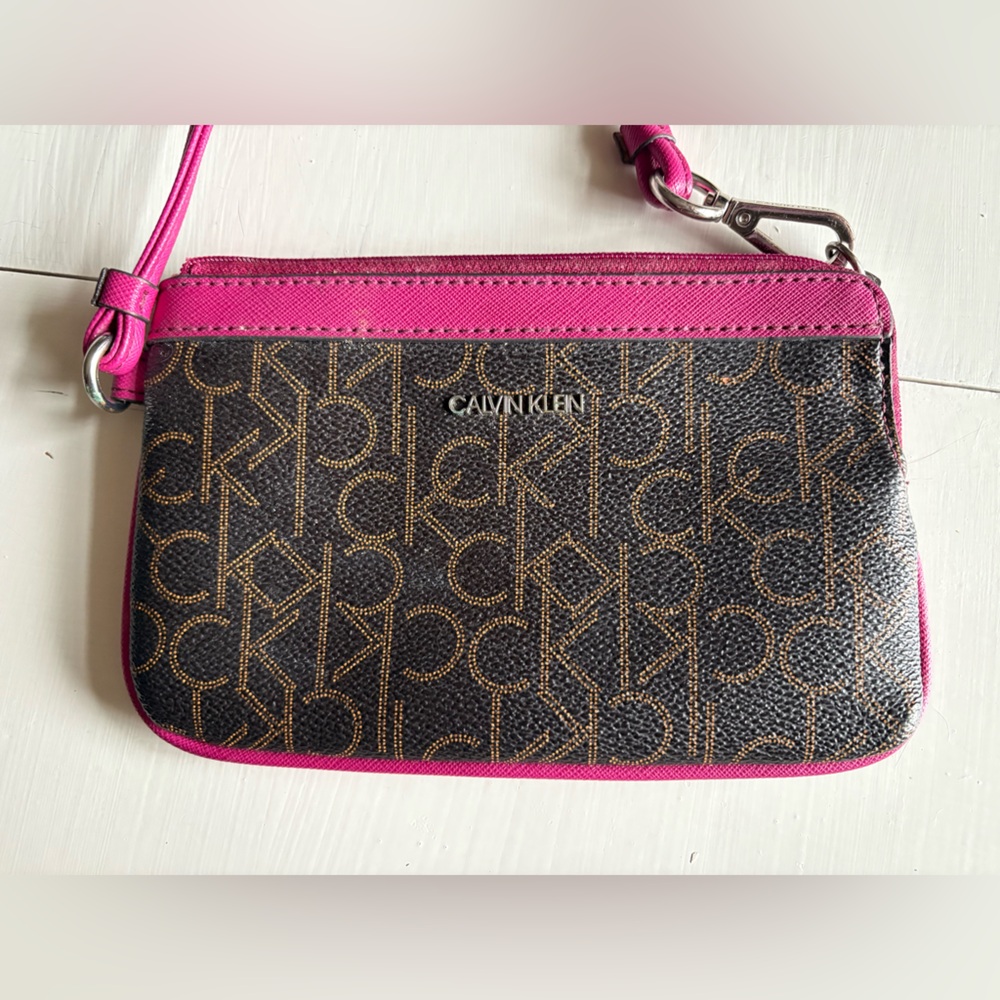 Calvin Klein | Pink & Brown Mongram Wristlet 🤎 - Picture 3 of 11